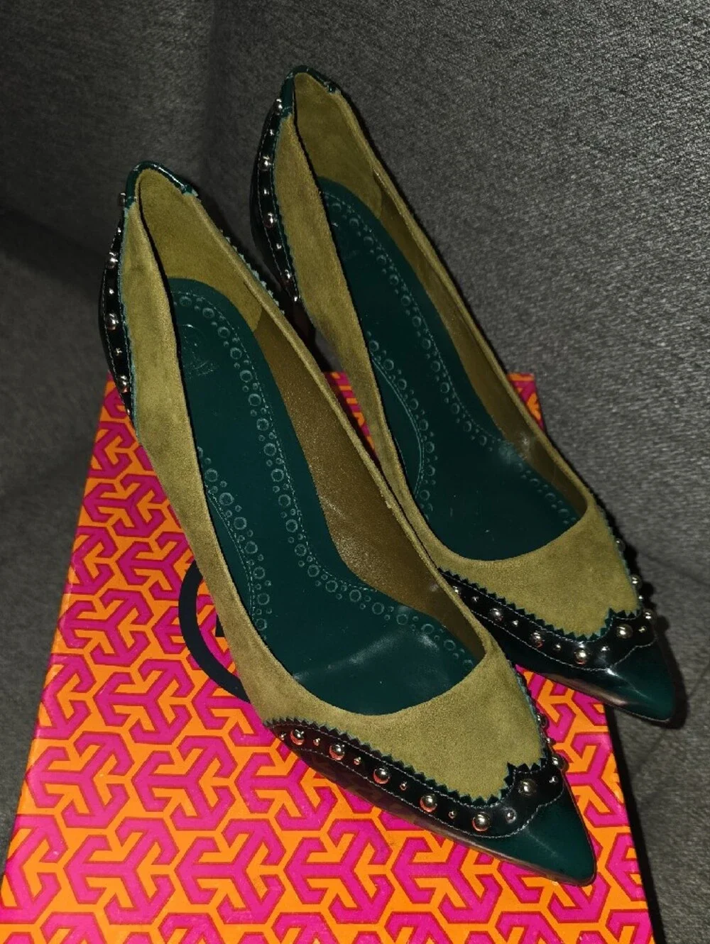 NEW Tory Burch New Malachite Olive Suede and Patent Pointed Pumps w/ Studs 9.5M